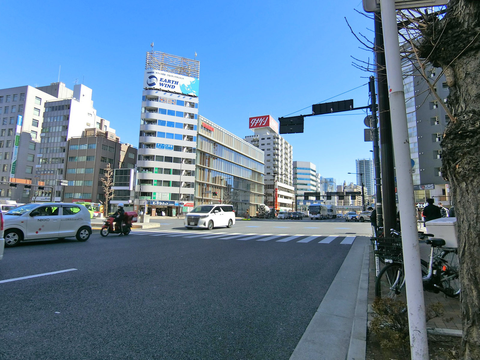 KDX五反田ビル前面の山手通り