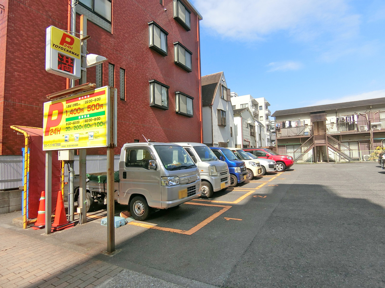 向かいのコインパーキング