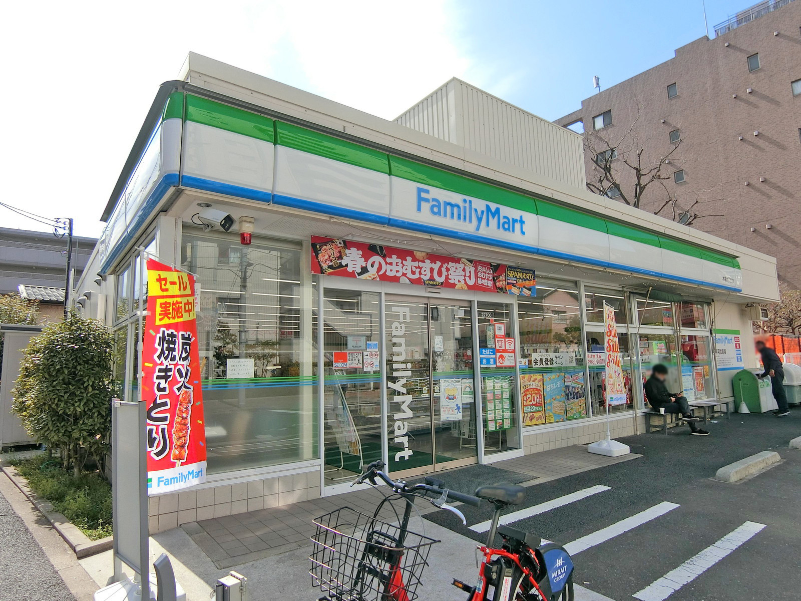 同じ並びのファミリーマート木場六丁目店