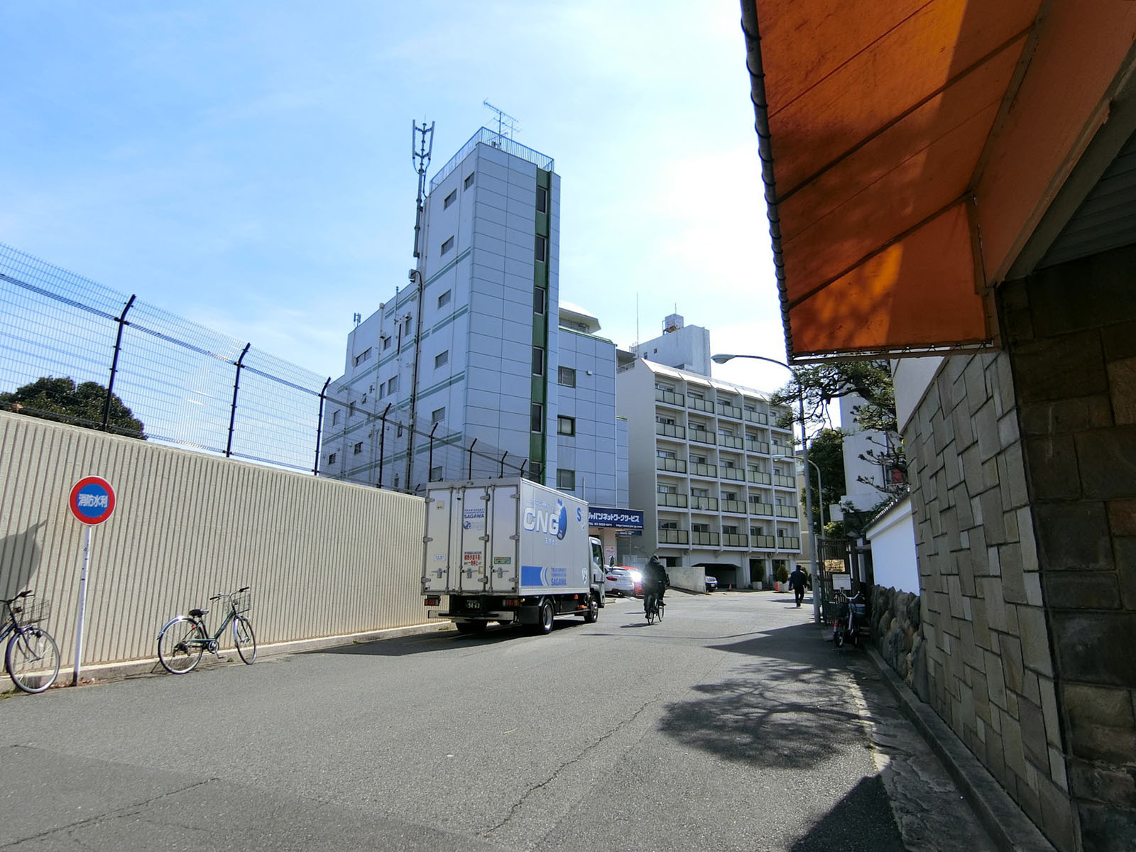 カンバラビル前の通り
