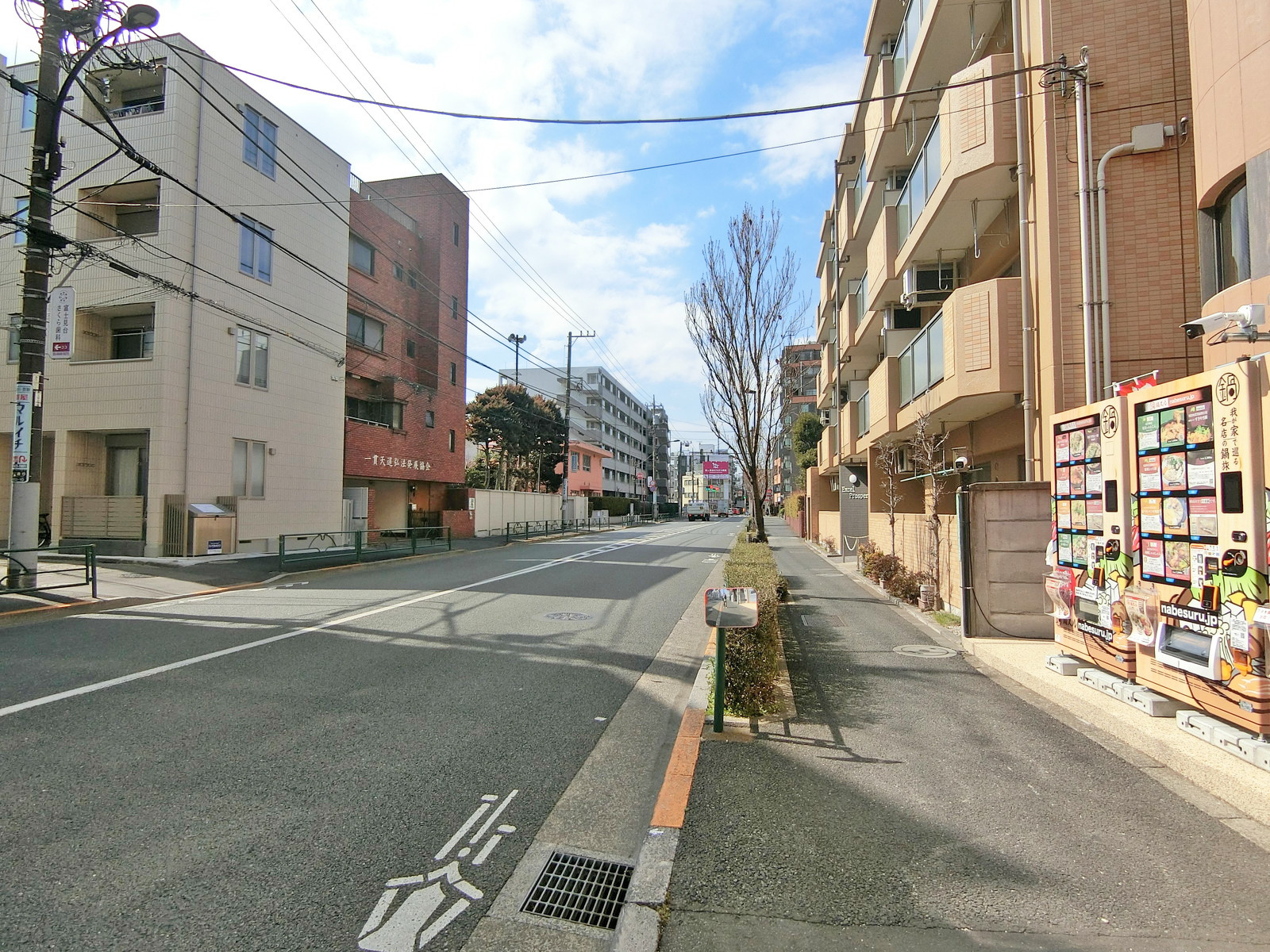 オーエスビル前面の千川通り