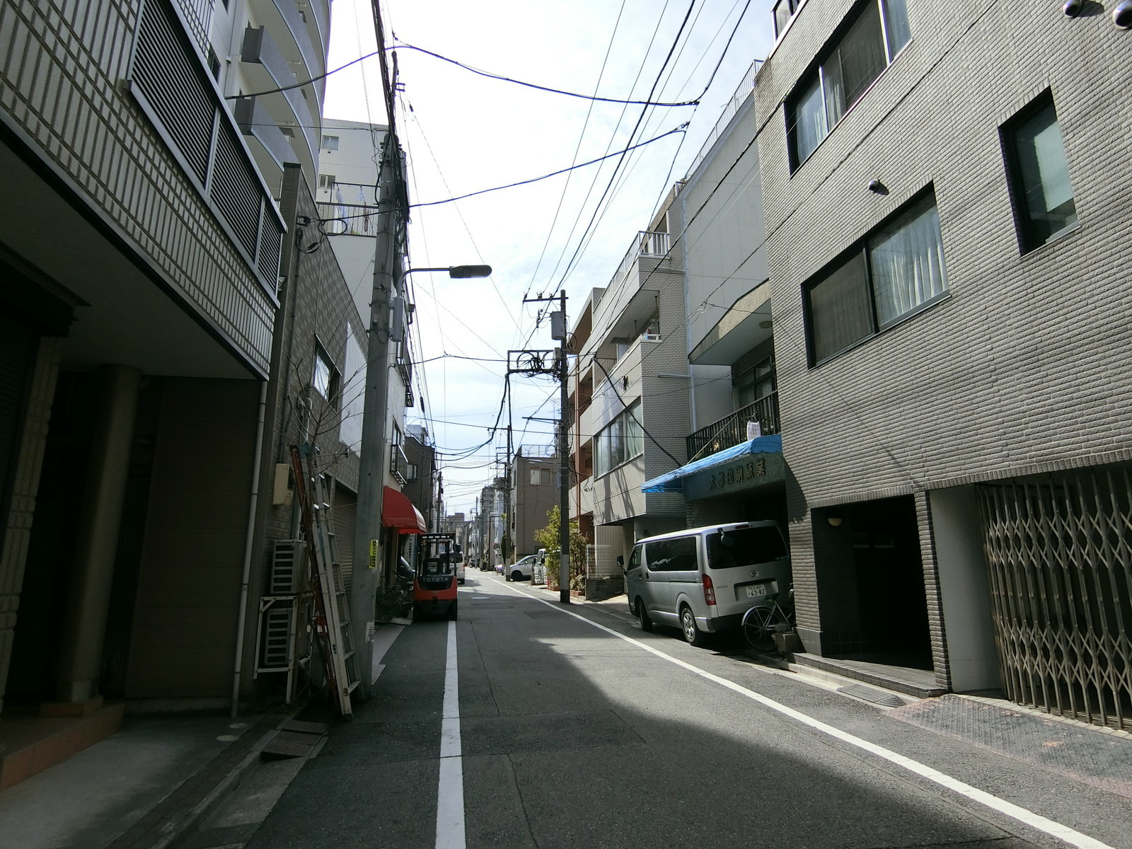岩浪ビル前面の通り