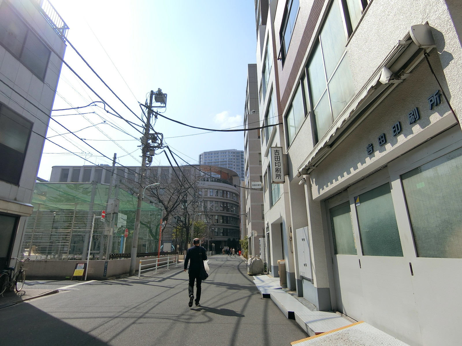UNOビル前面の通り