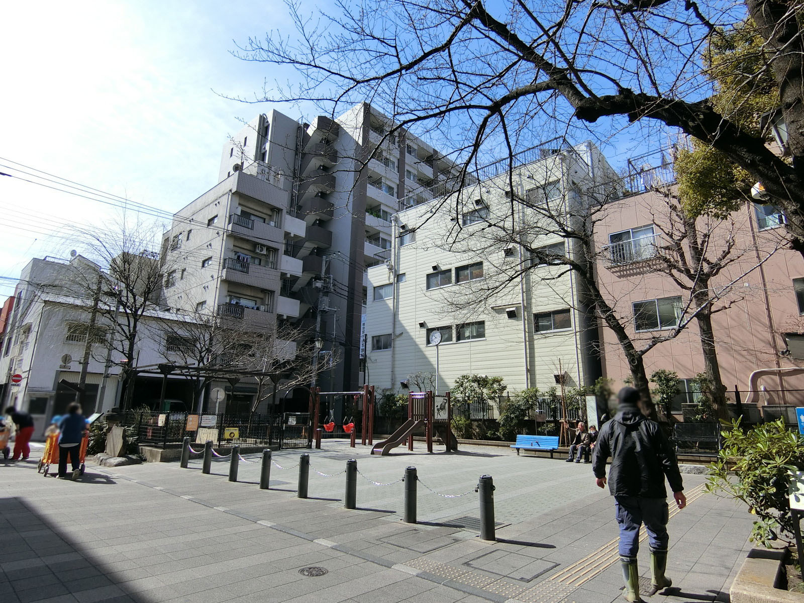 付近の台東区立一葉記念公園