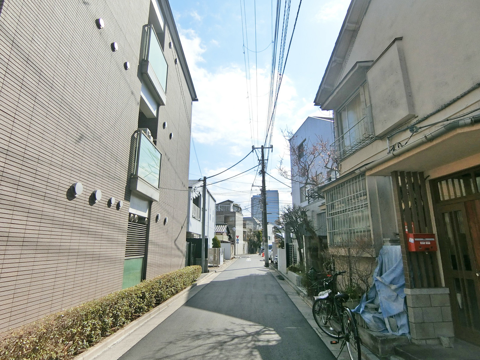 周辺は住宅街