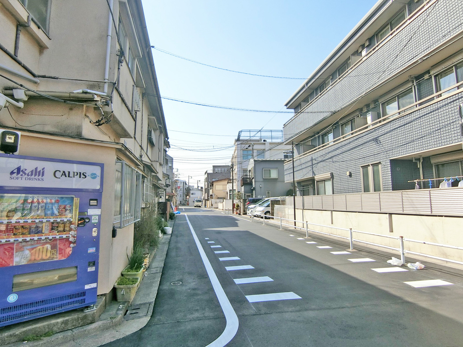イーグレットビル前面の通り