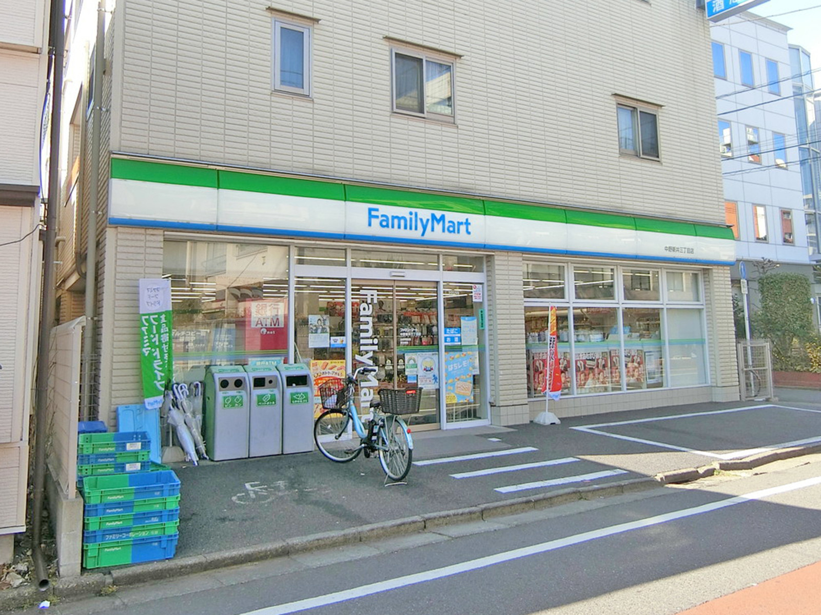 徒歩2分のファミリーマート