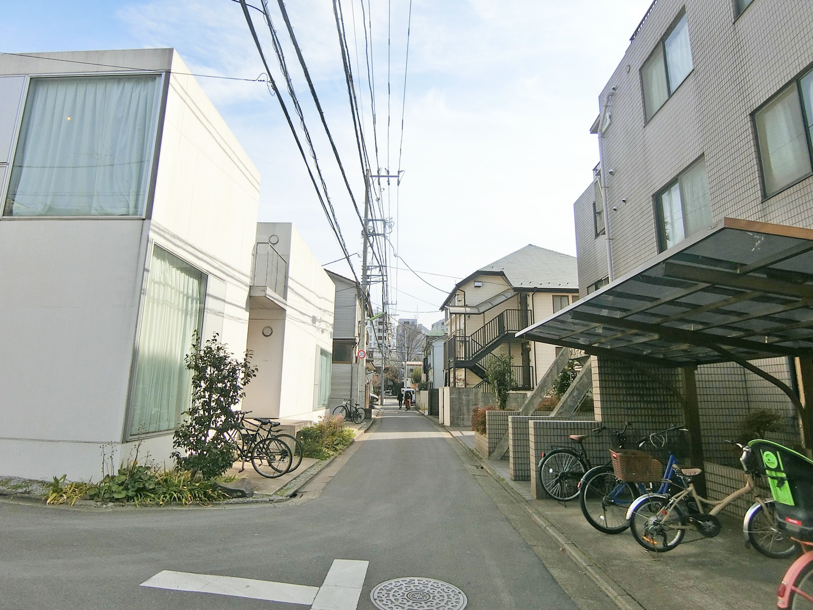 周辺は住宅街