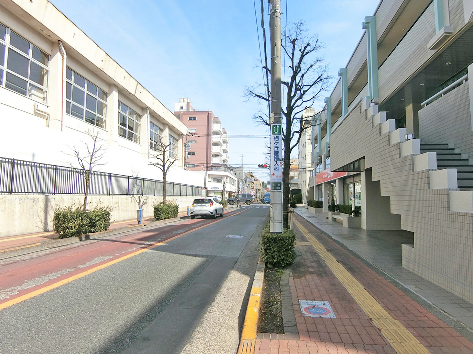 自然センタービル梅ヶ丘前面の赤堤通り
