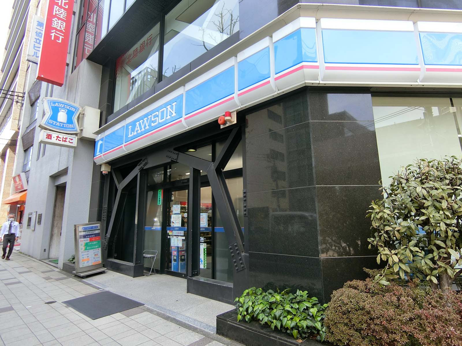徒歩2分のローソン