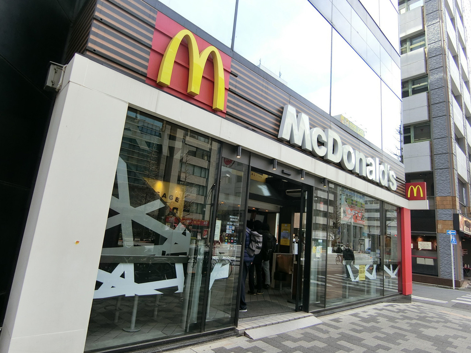 徒歩2分のマクドナルド