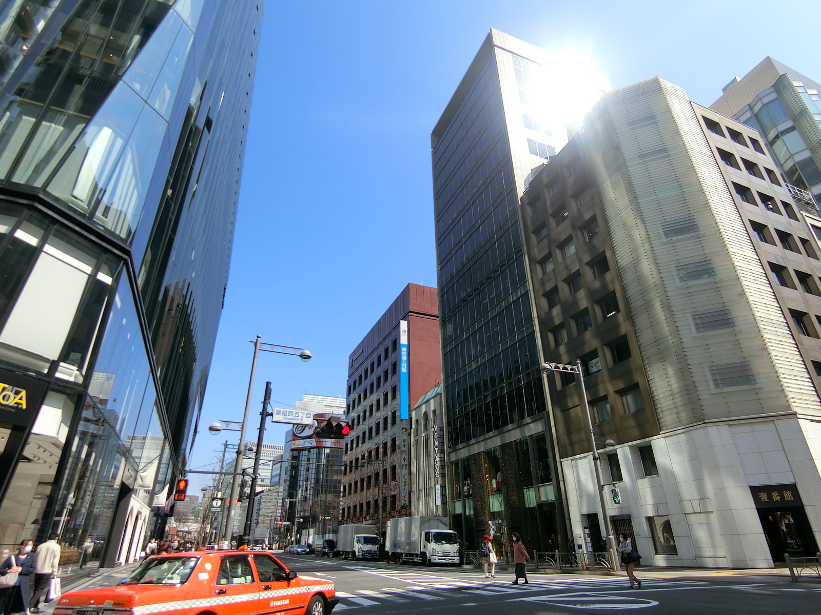 GINZA SS 85前面の外堀通り