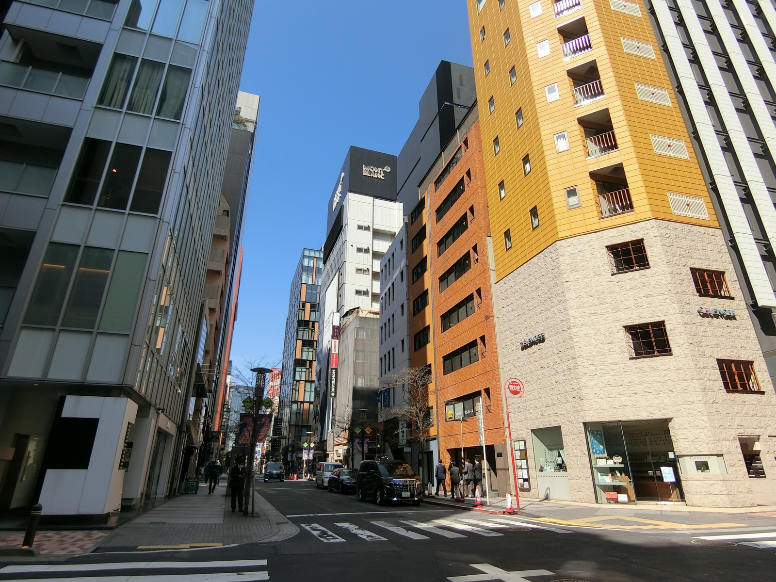 ルアンビル前面の通り