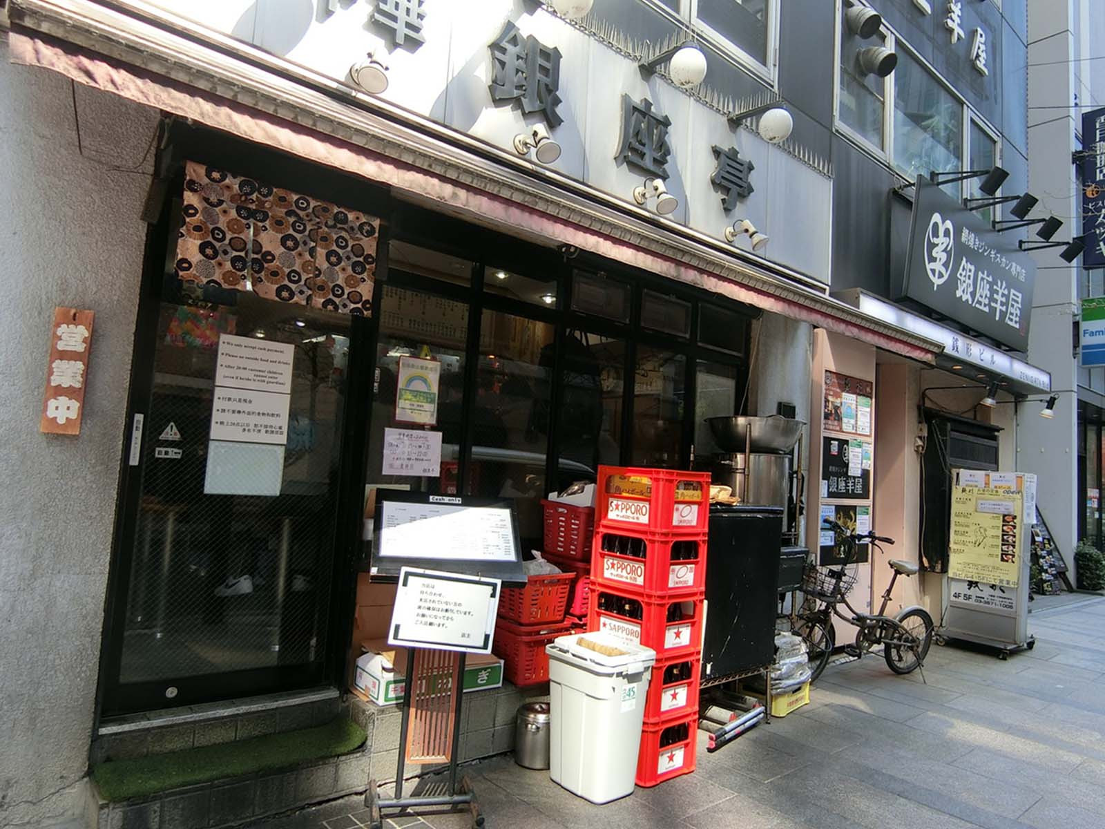周辺には飲食店が点在