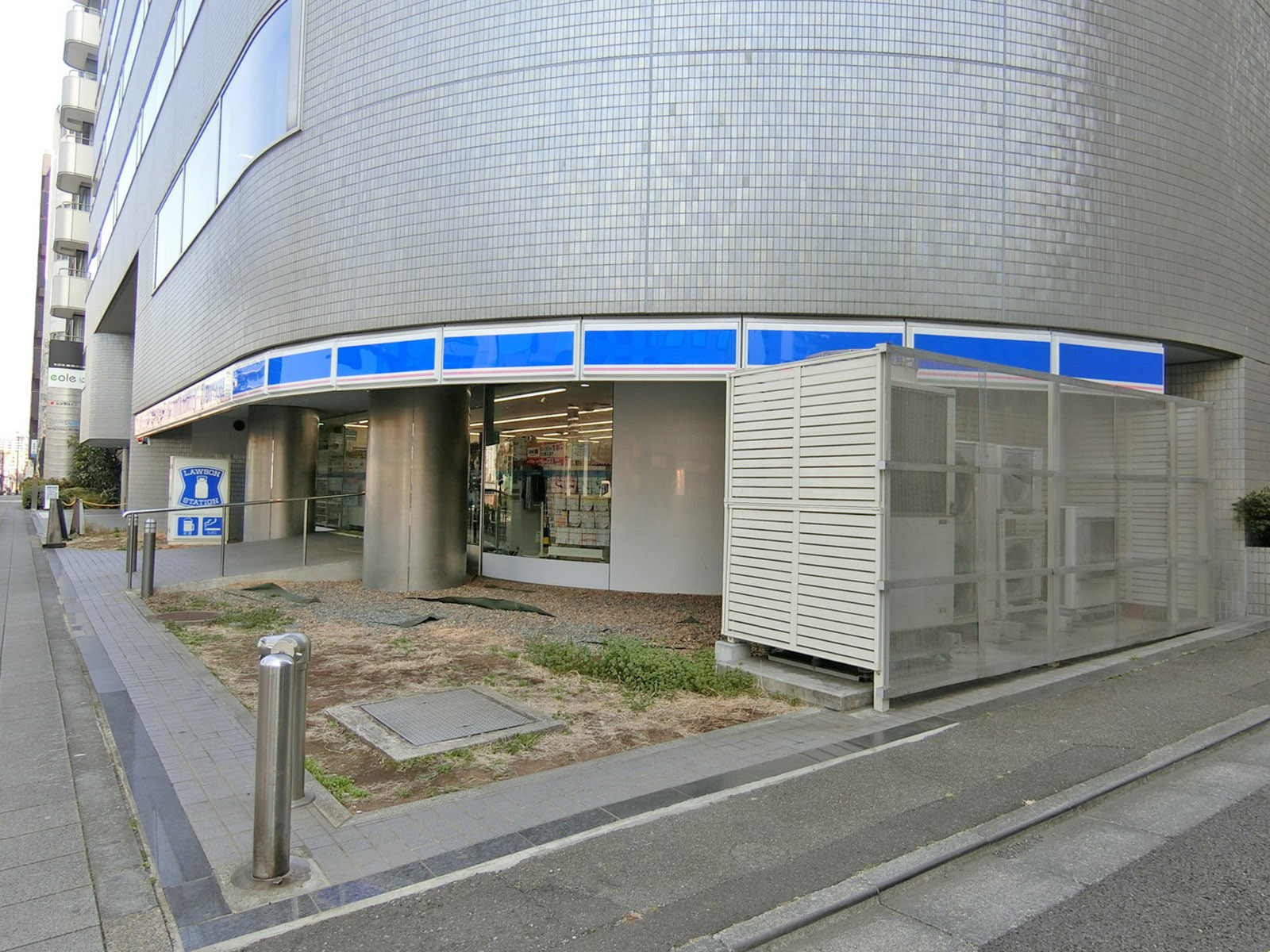 徒歩2分のローソン 高輪三丁目店