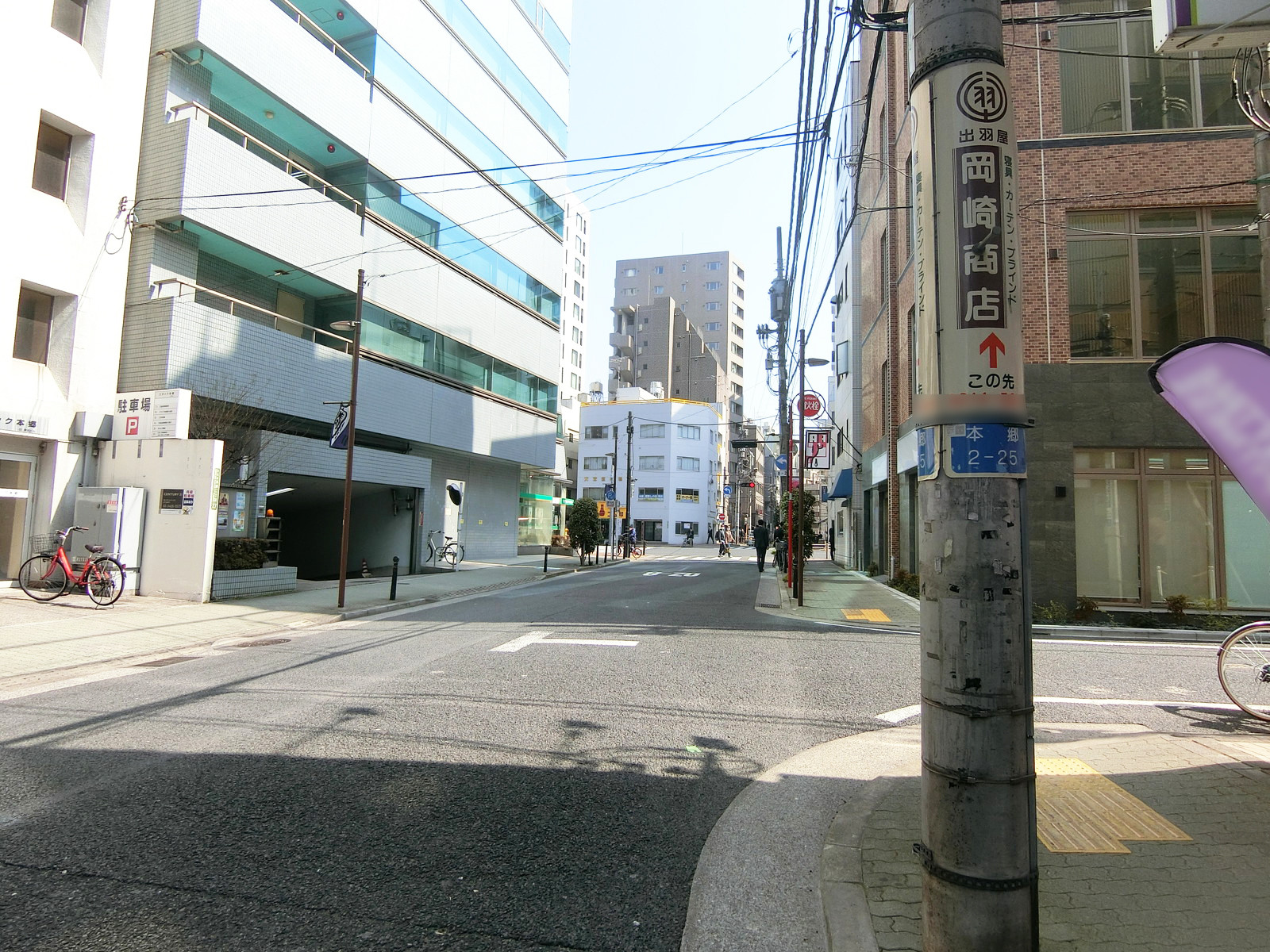 本郷トーセイビル4前面の通り