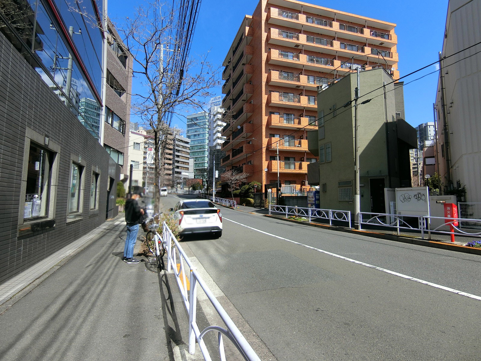 F&Tビル前面の通り