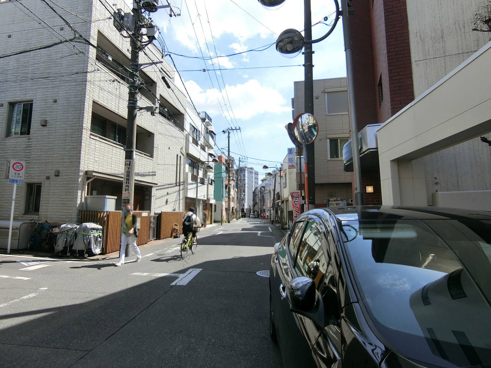 ダイアン目黒ビル前面の通り