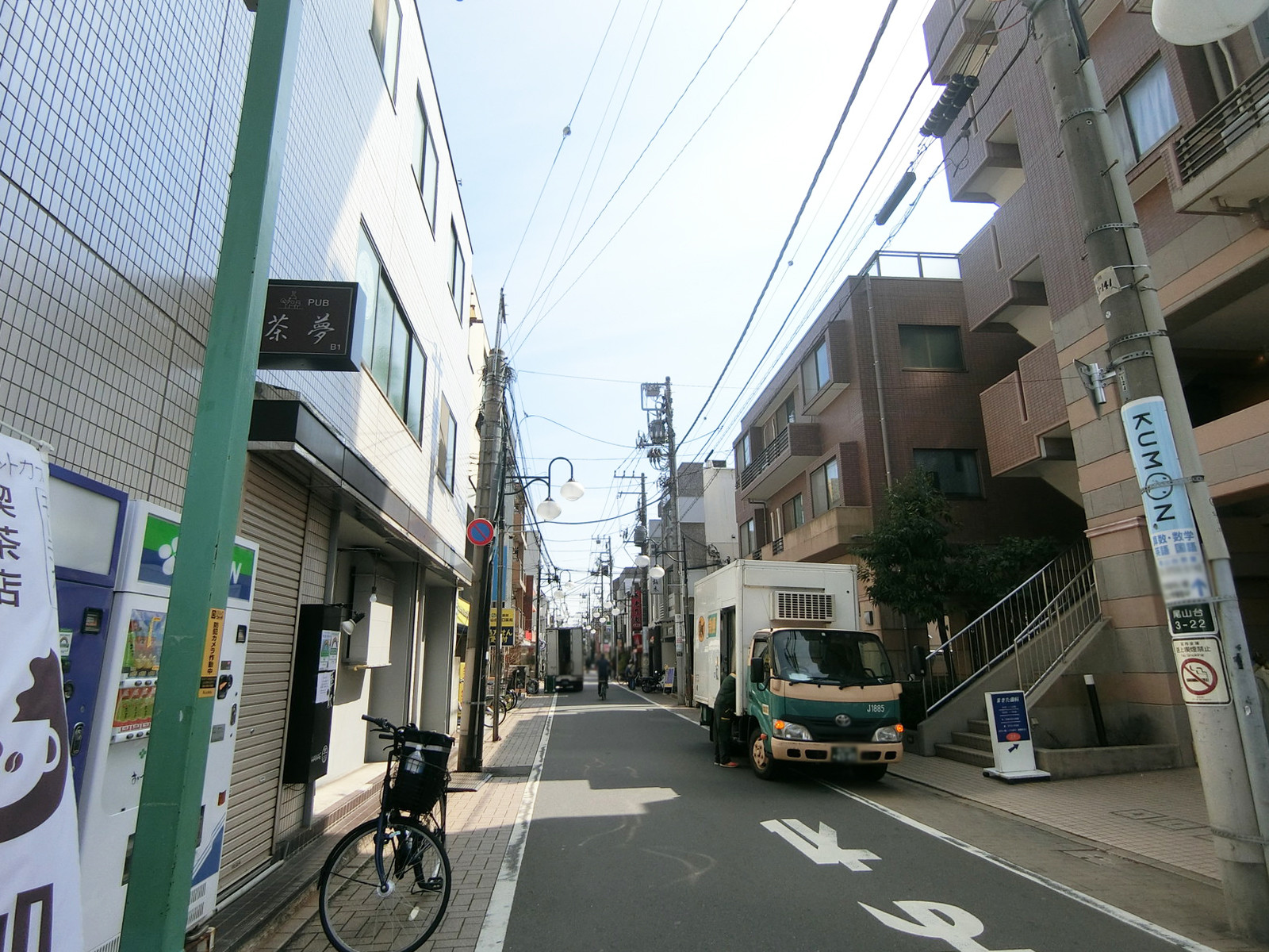 周辺は住宅街