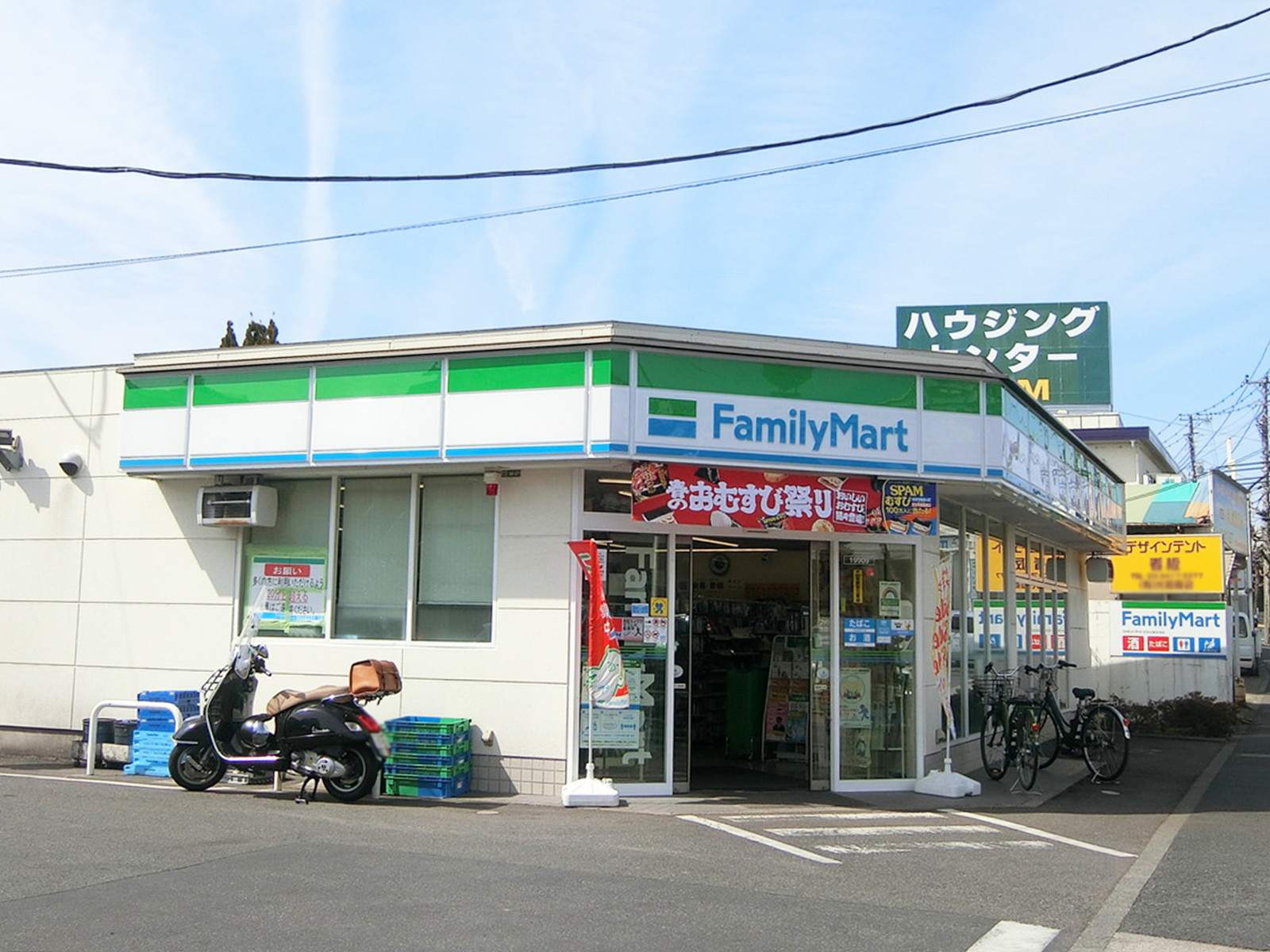 徒歩4分のファミリーマート