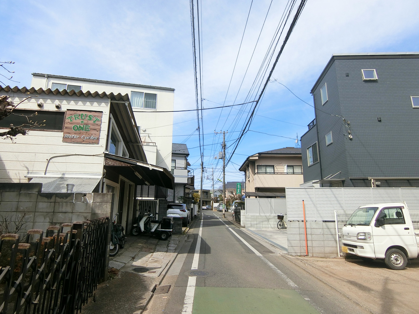 周辺は住宅街