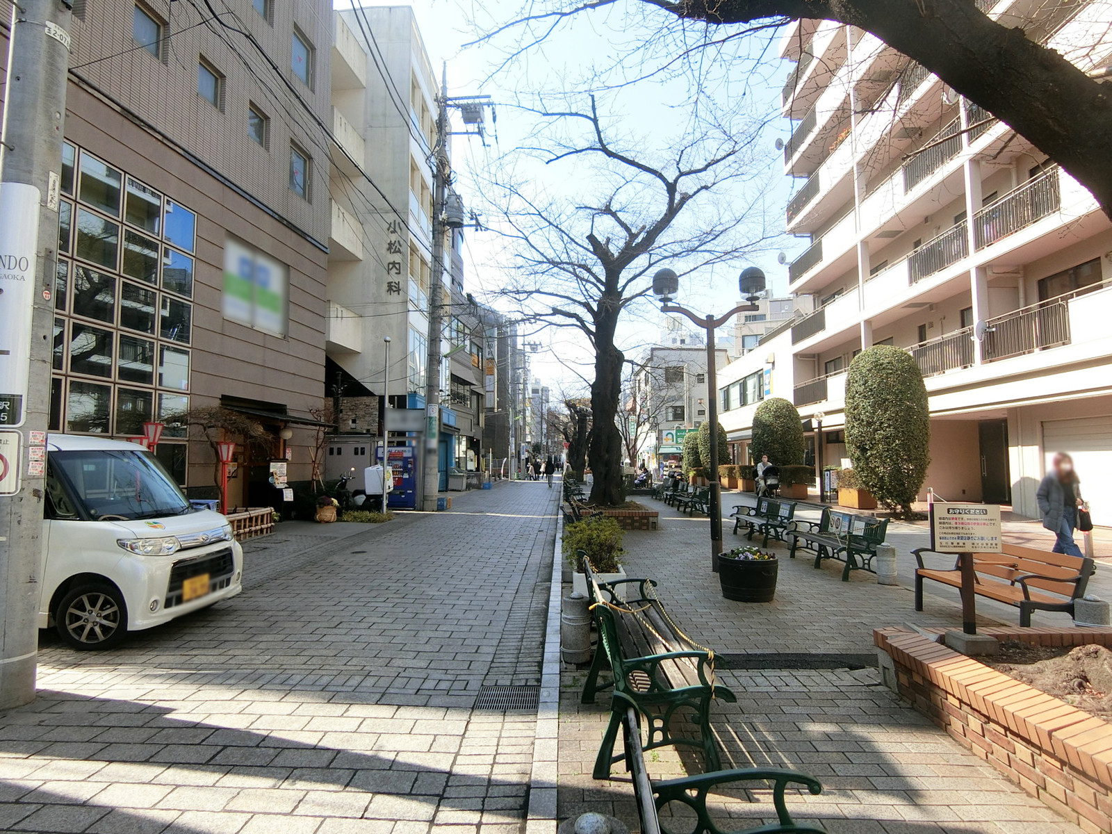 八沢川ビル前面の通り