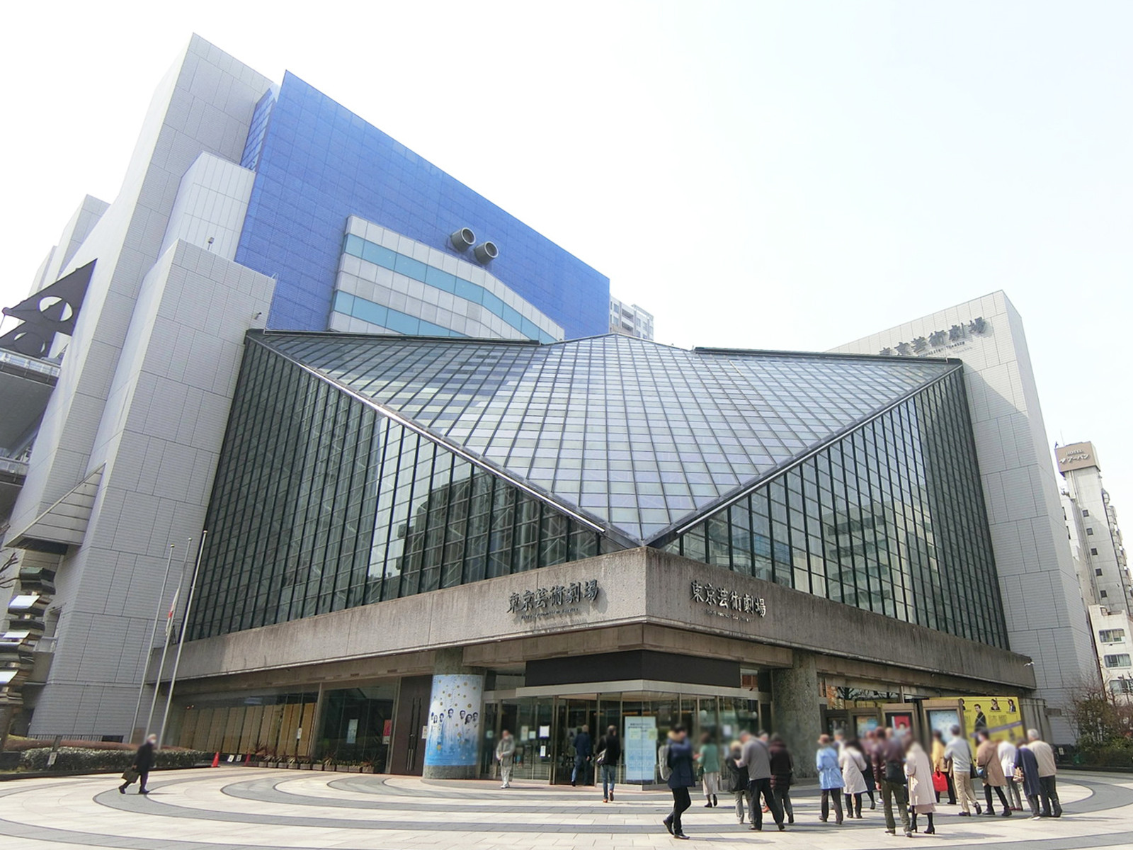 近くの東京芸術劇場