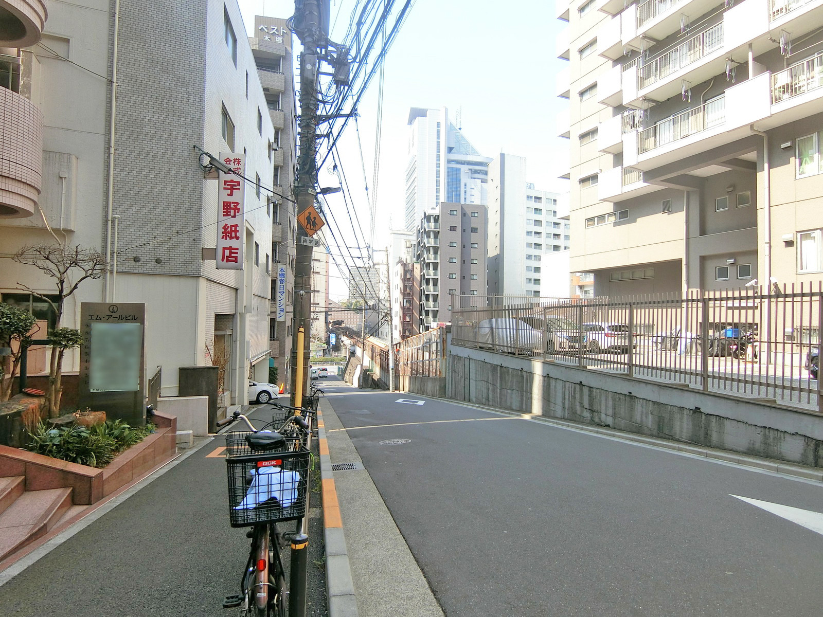 MRビル前面の通り