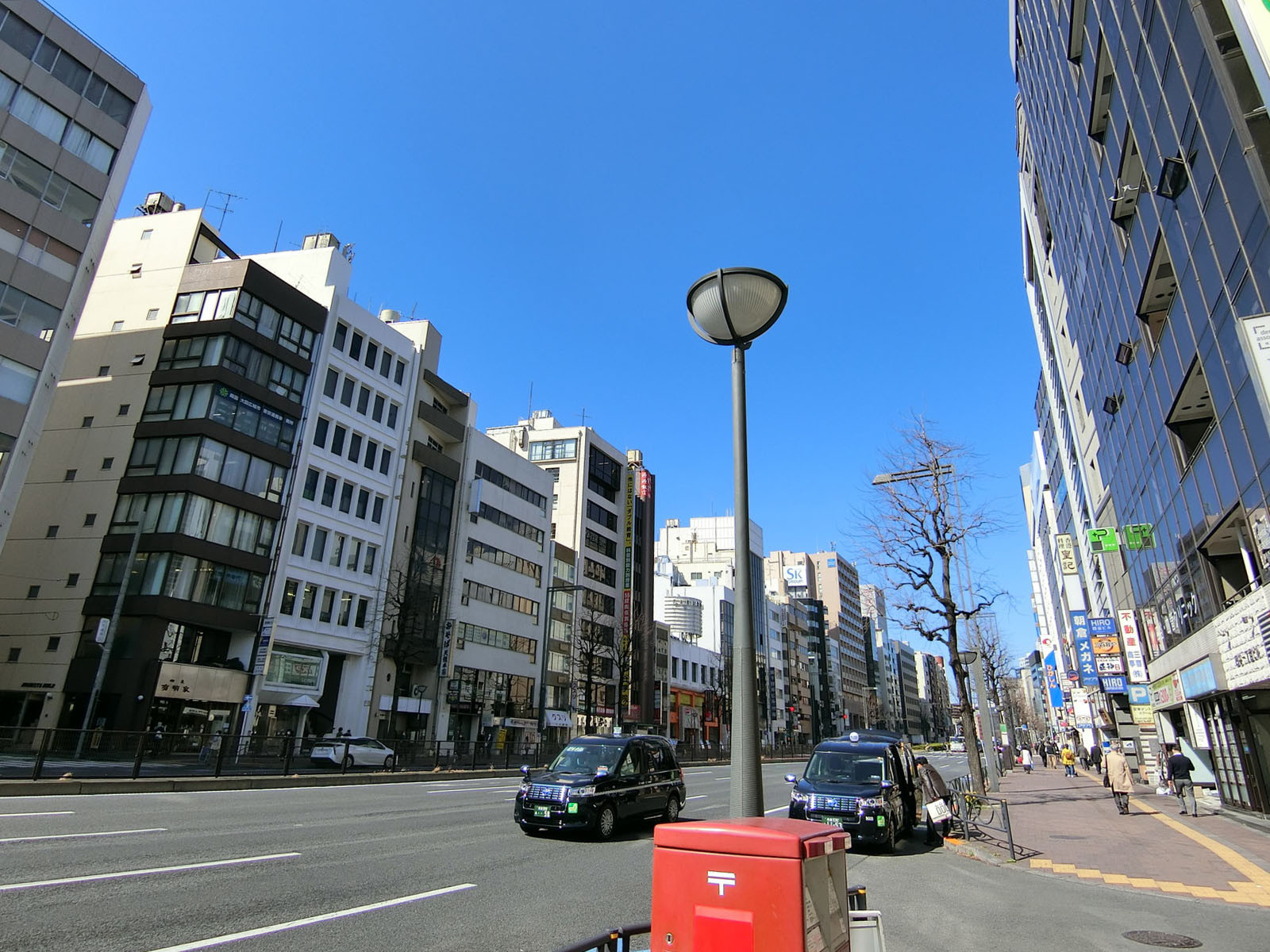 付近の新宿通り