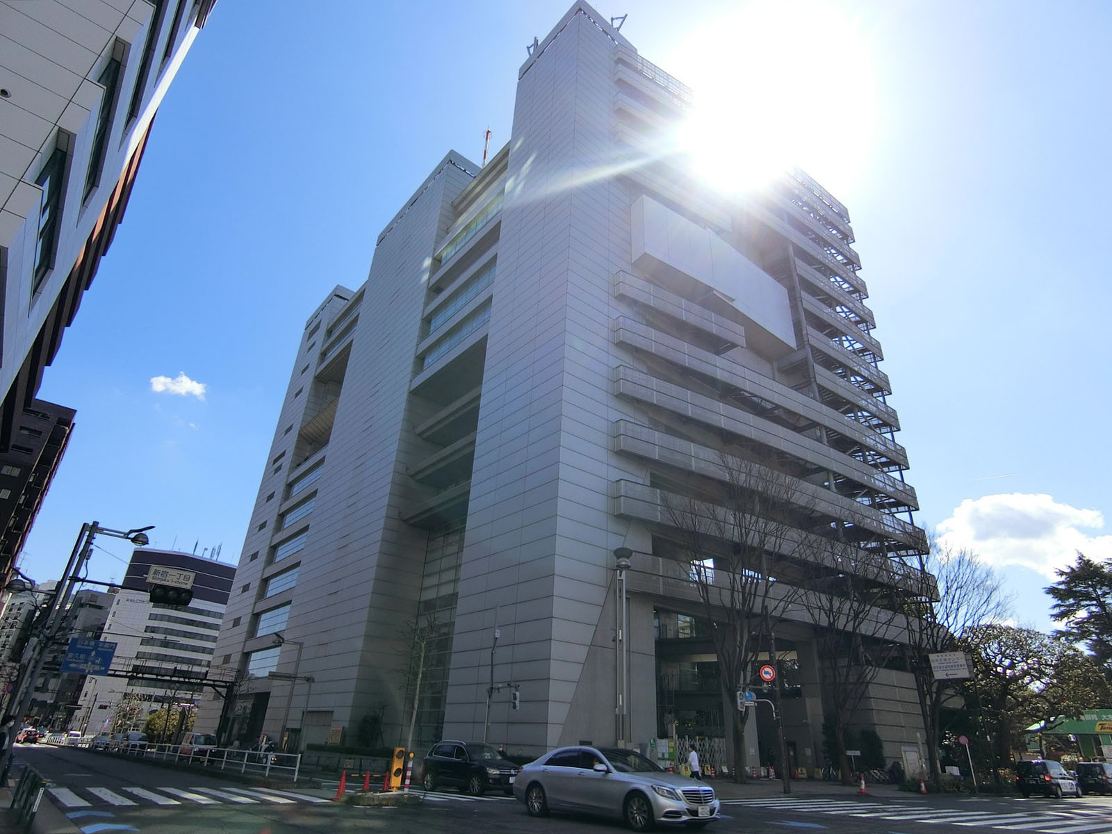 付近の四ツ谷区民センター