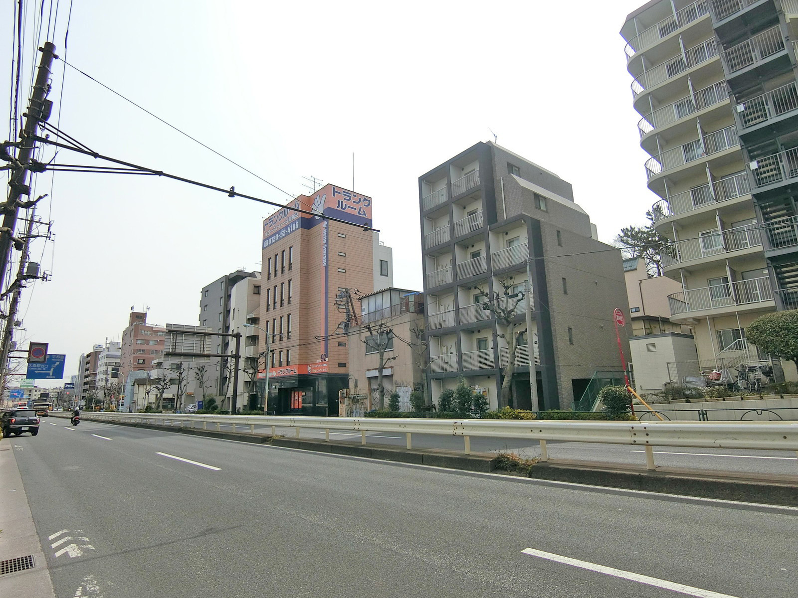 環七通り沿いに立地