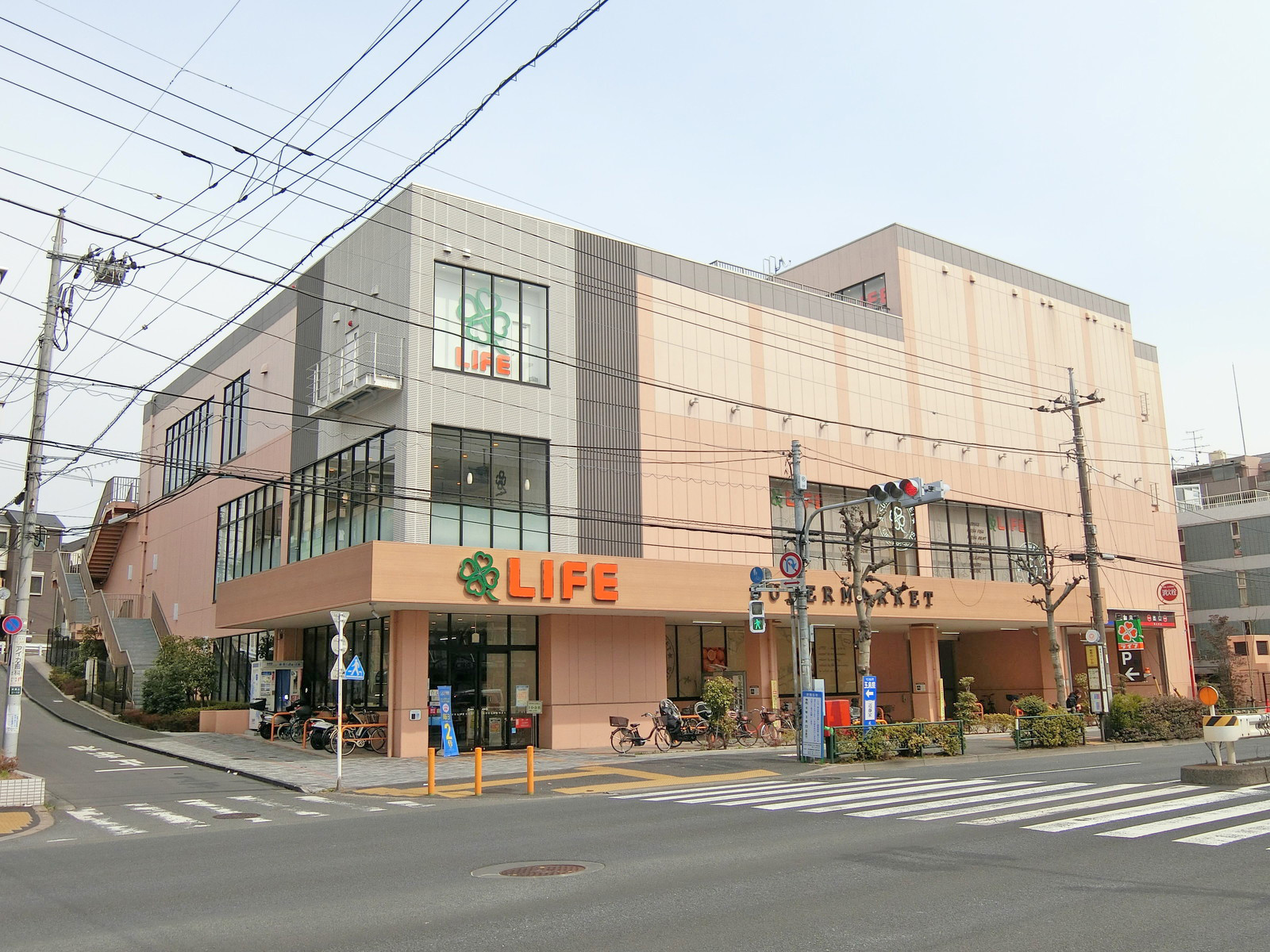 同じ並びのライフ東馬込店