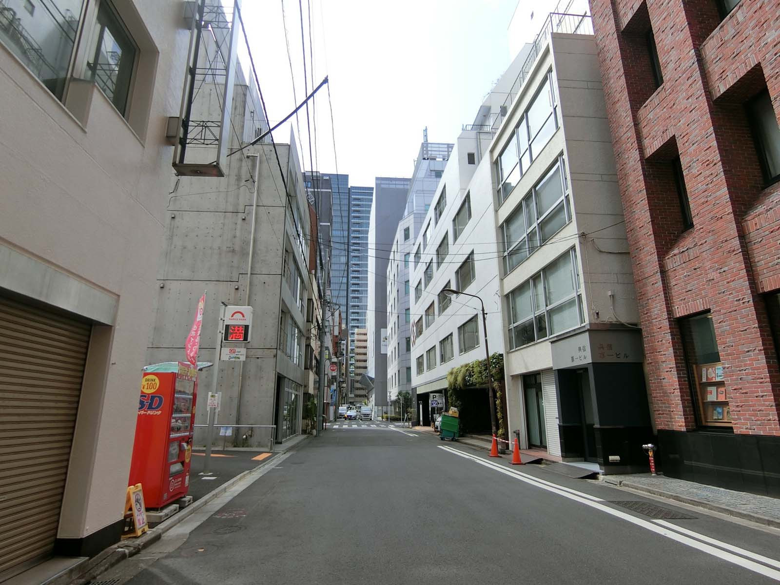 大森内神田ビル前面の通り
