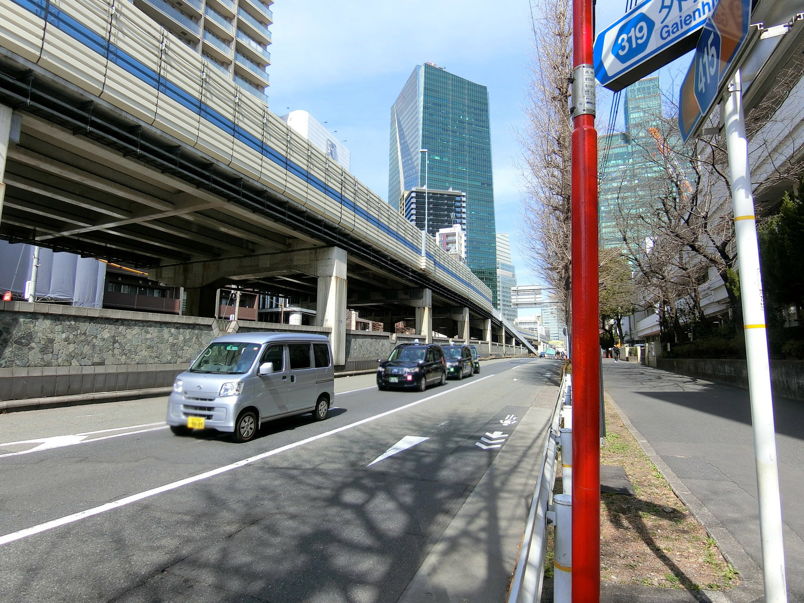 近くの麻布通り