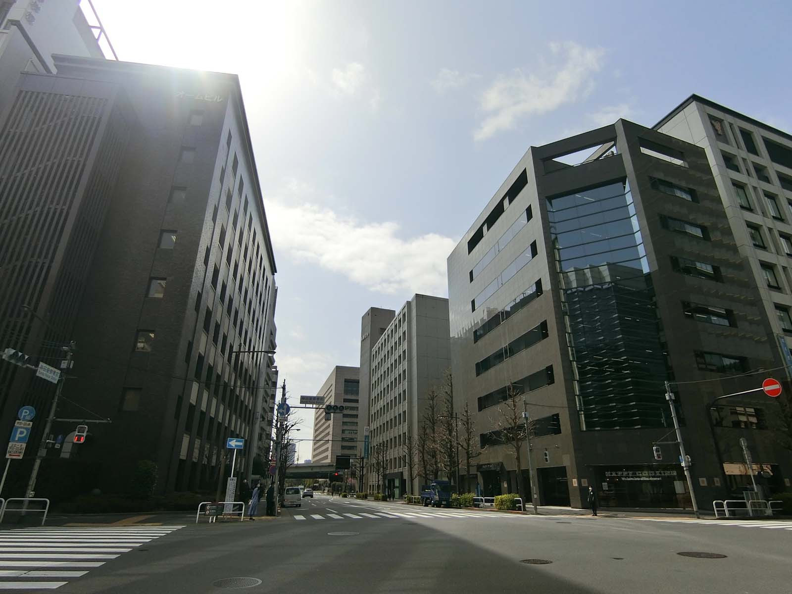 錦町トラッドスクエア前面の千代田通り