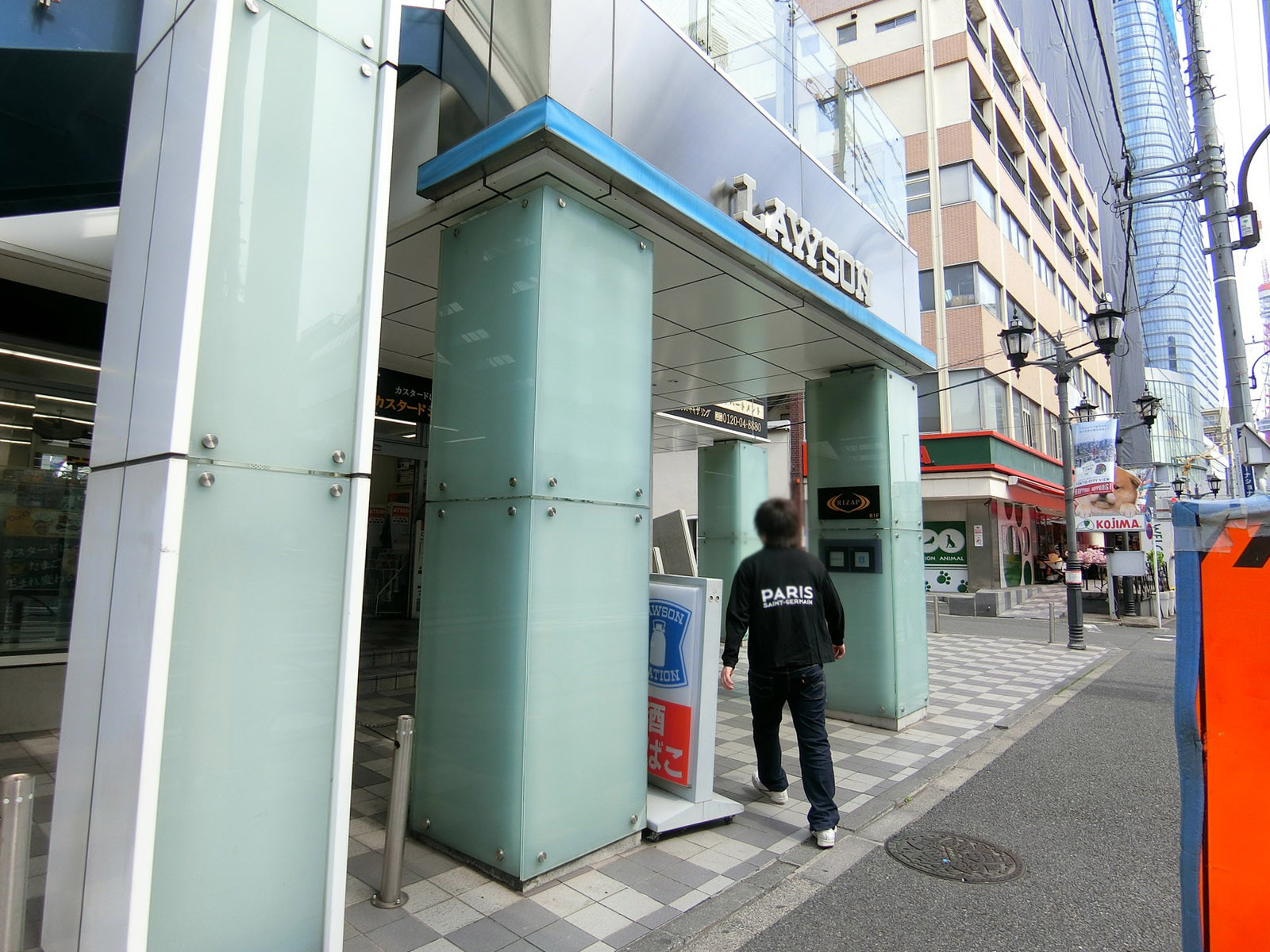徒歩2分のローソン 六本木三丁目店