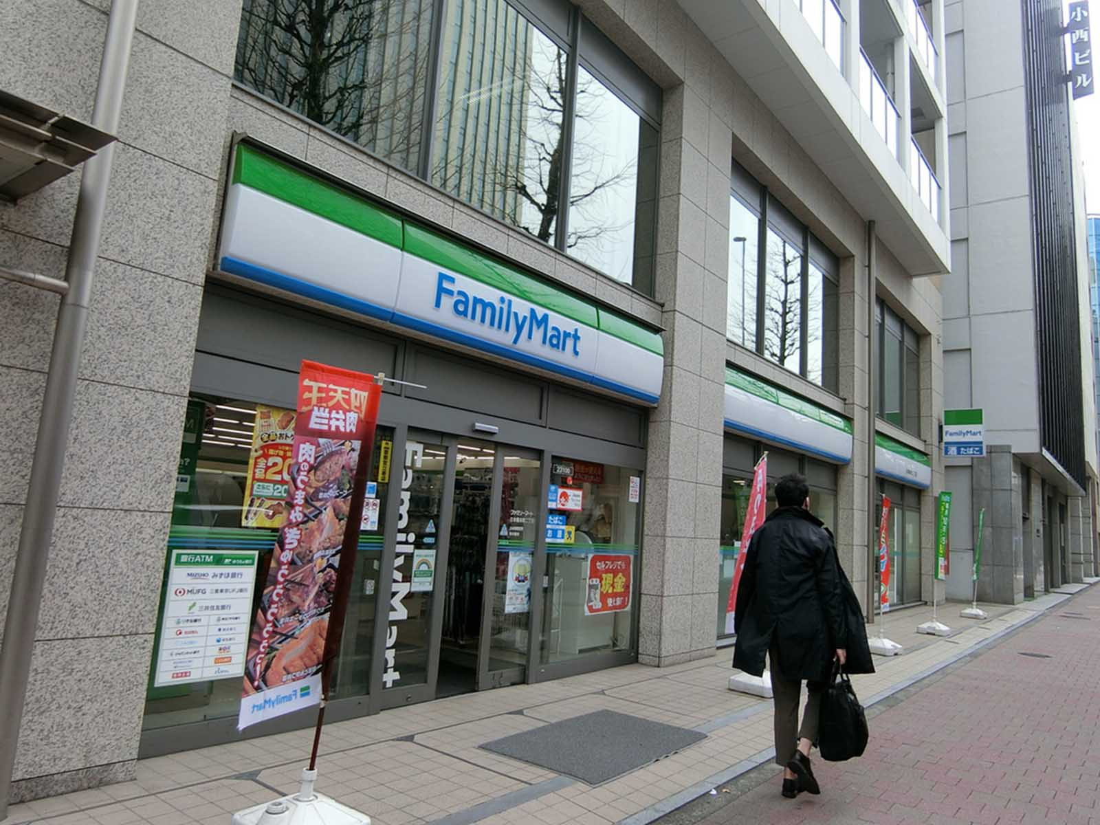 徒歩2分のファミリーマート