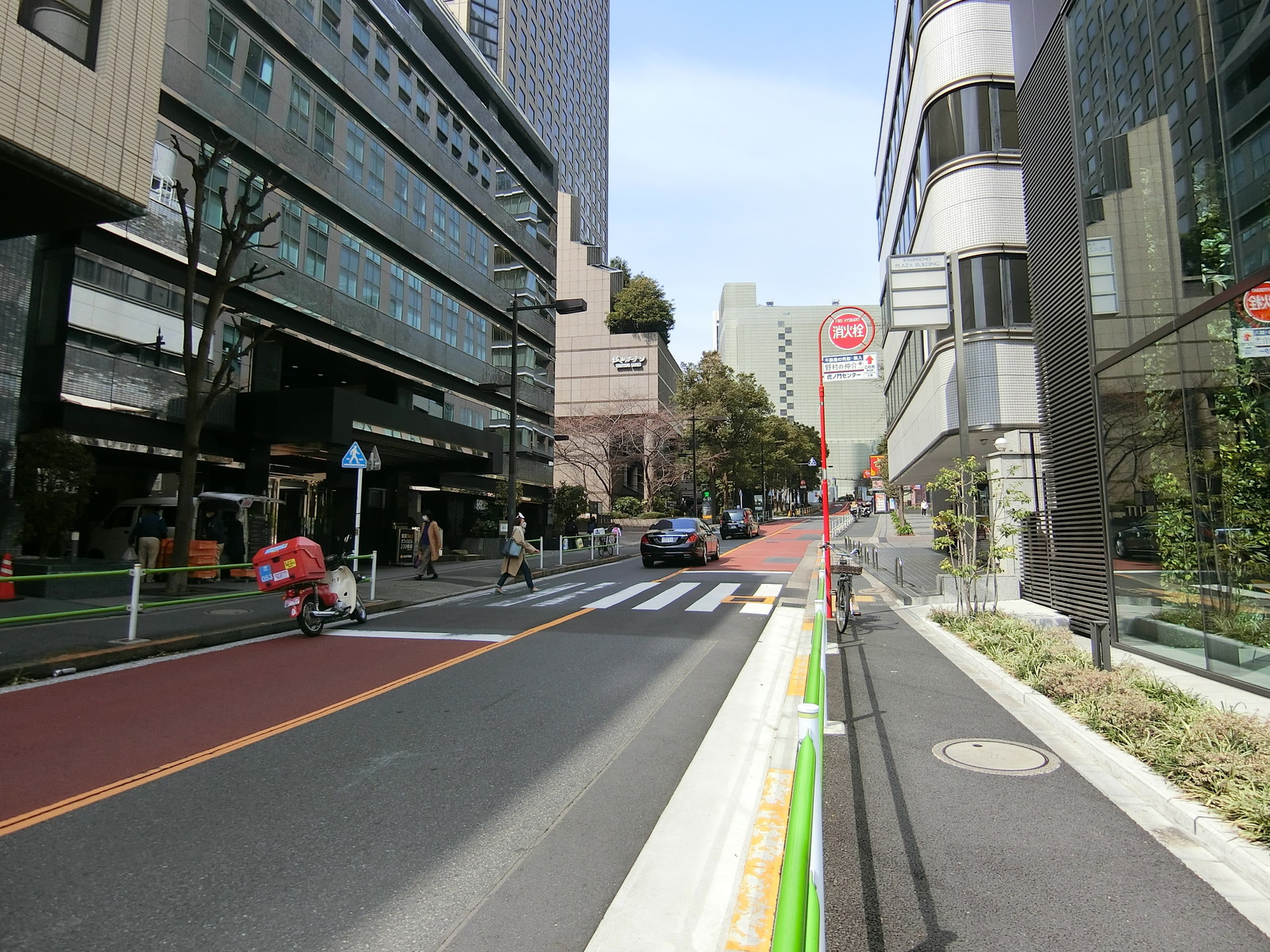 Prime Terrace KAMIYACHO前面の通り