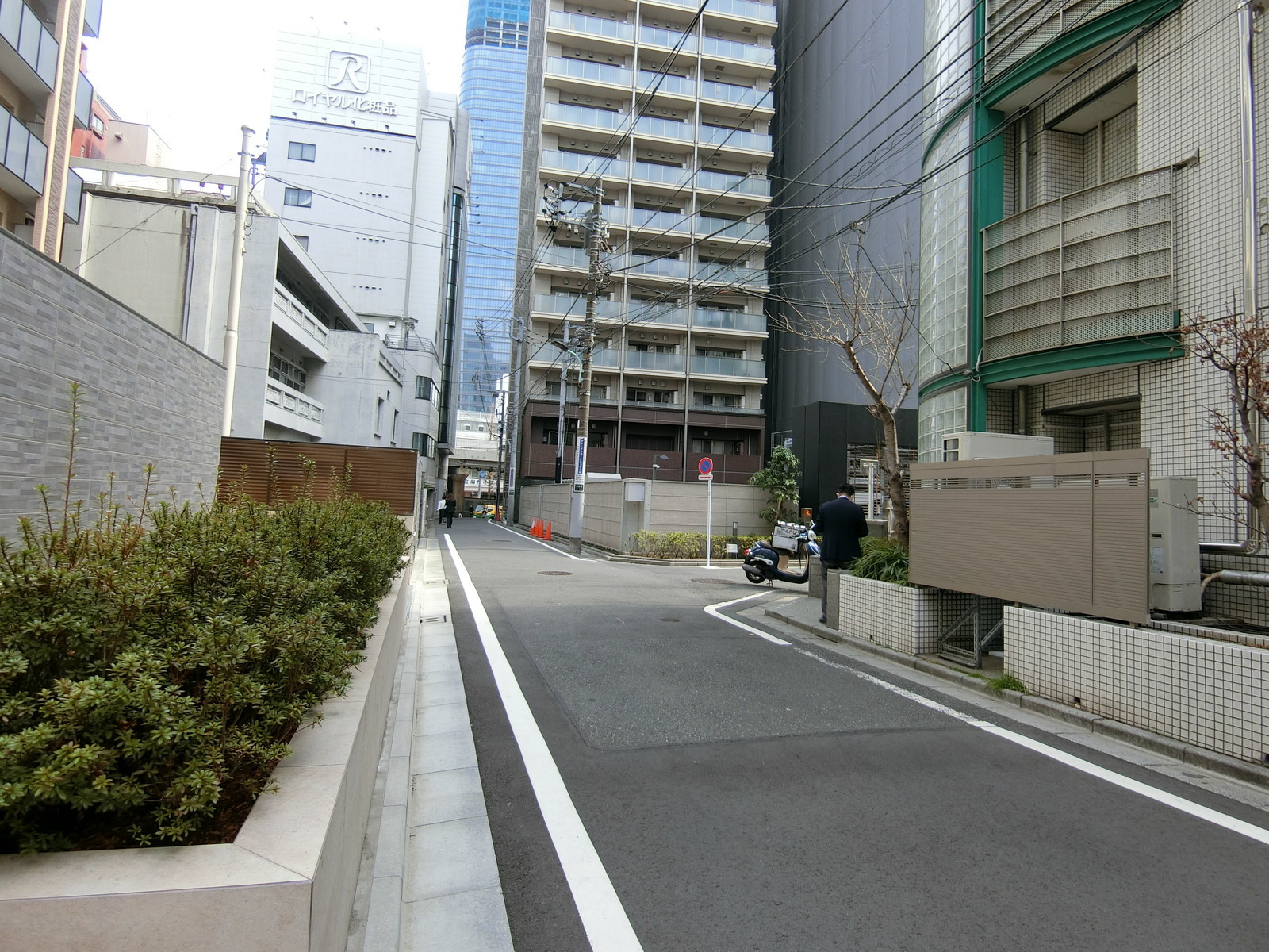 モモンレジデンス六本木前面の通り