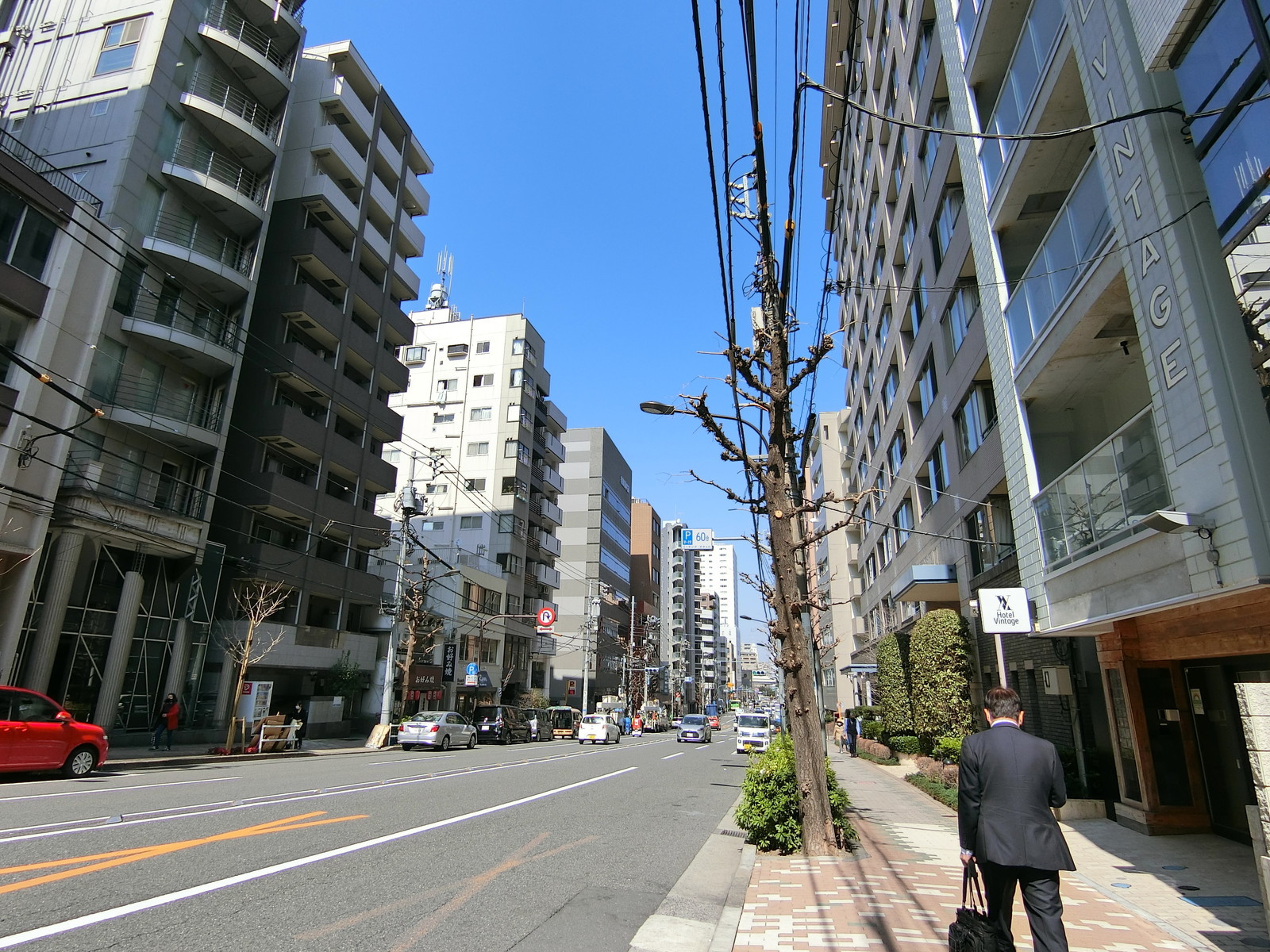 都住創ラスティック前面の通り