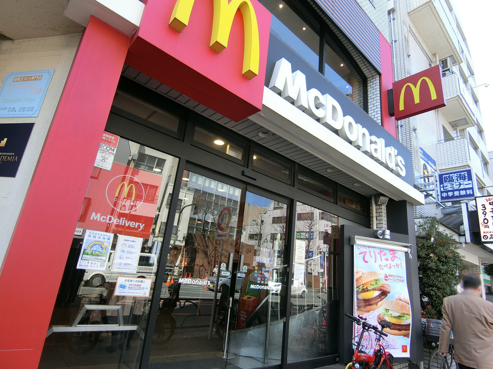 付近のマクドナルド早稲田駅前店
