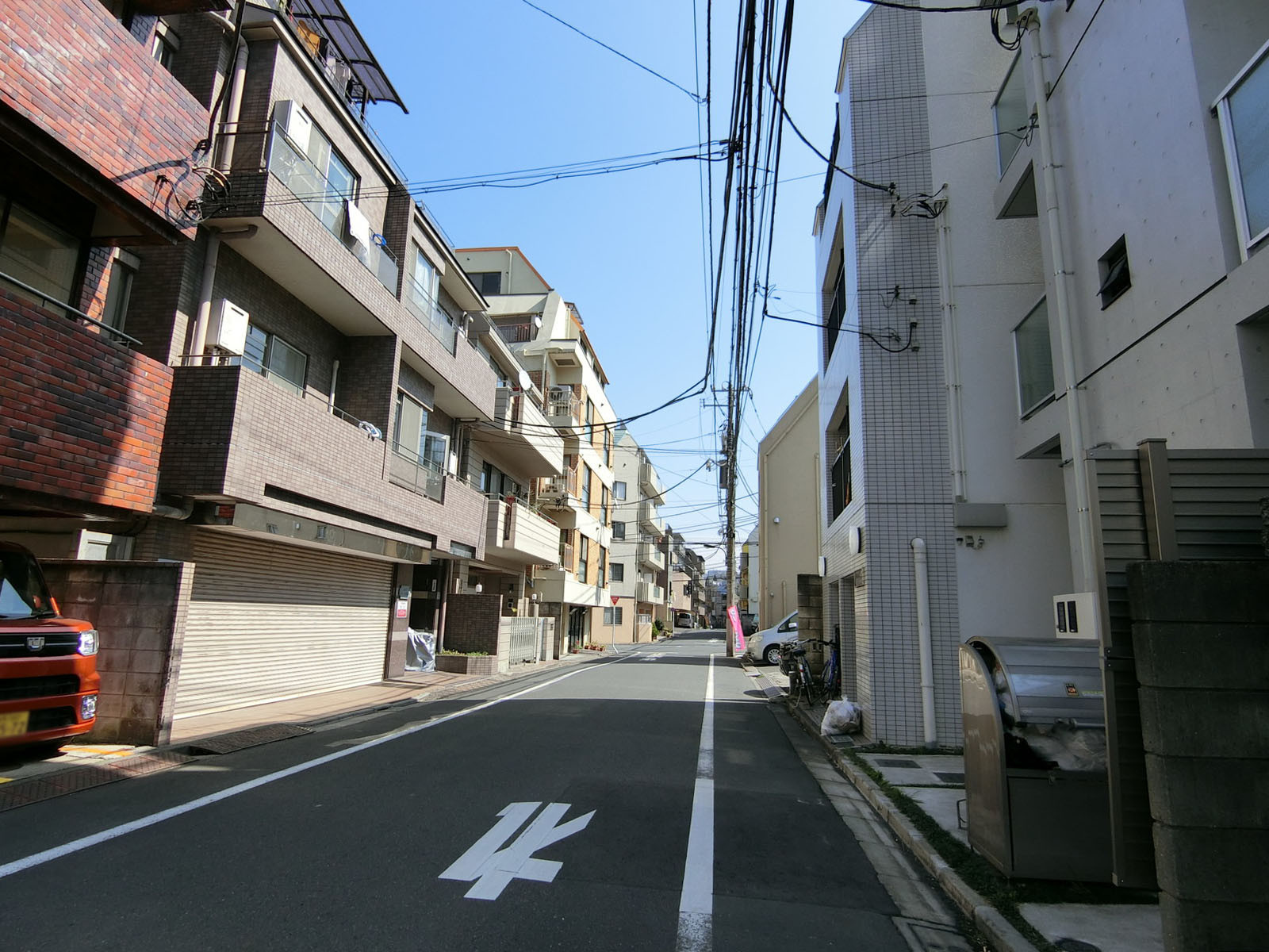 カーサ協和ビル前面の通り
