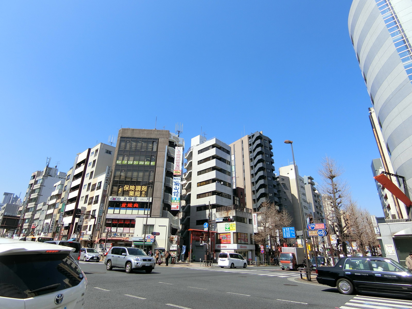 付近の本郷三丁目交差点