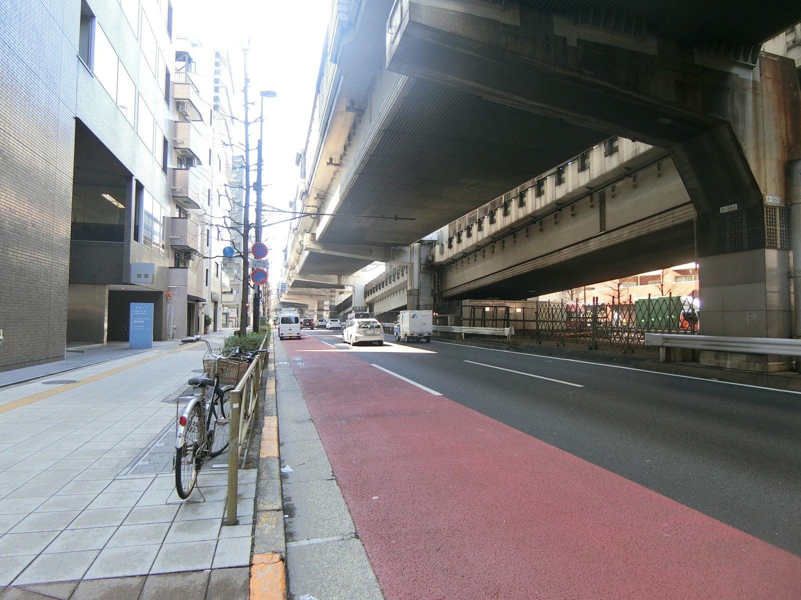 萩藤ビル前面の玉川通り