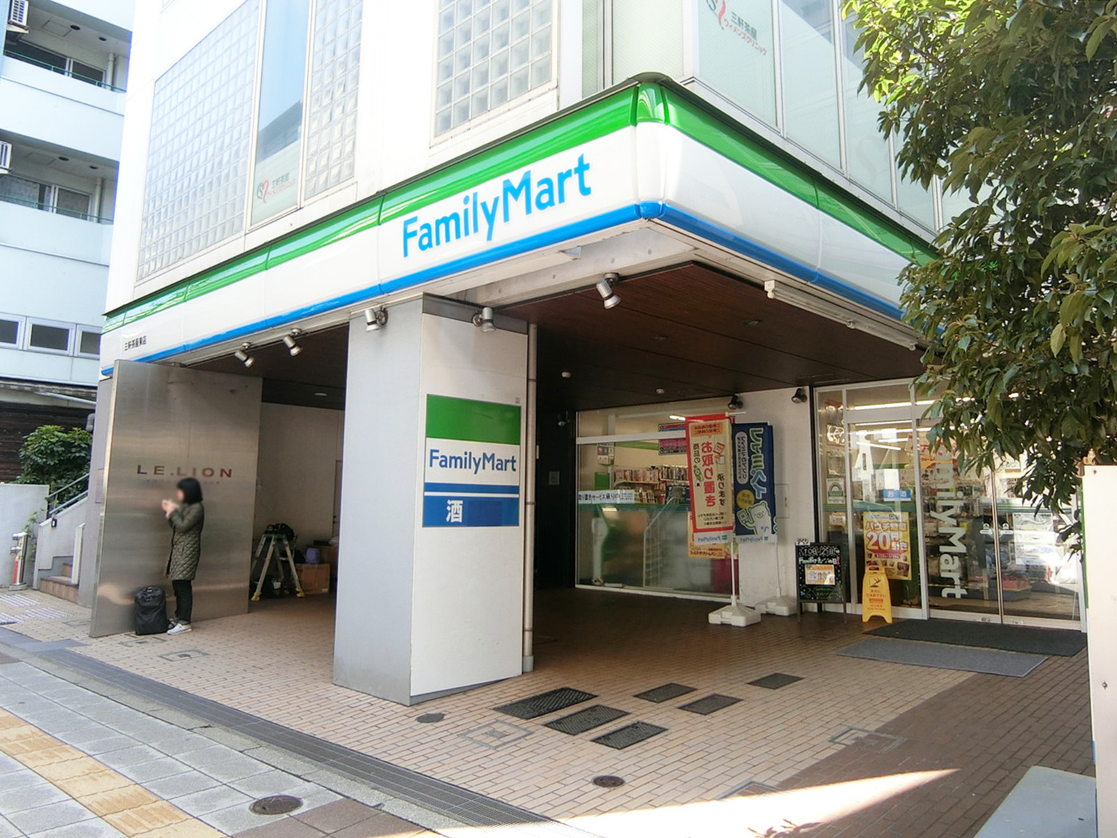 徒歩3分のファミリーマート