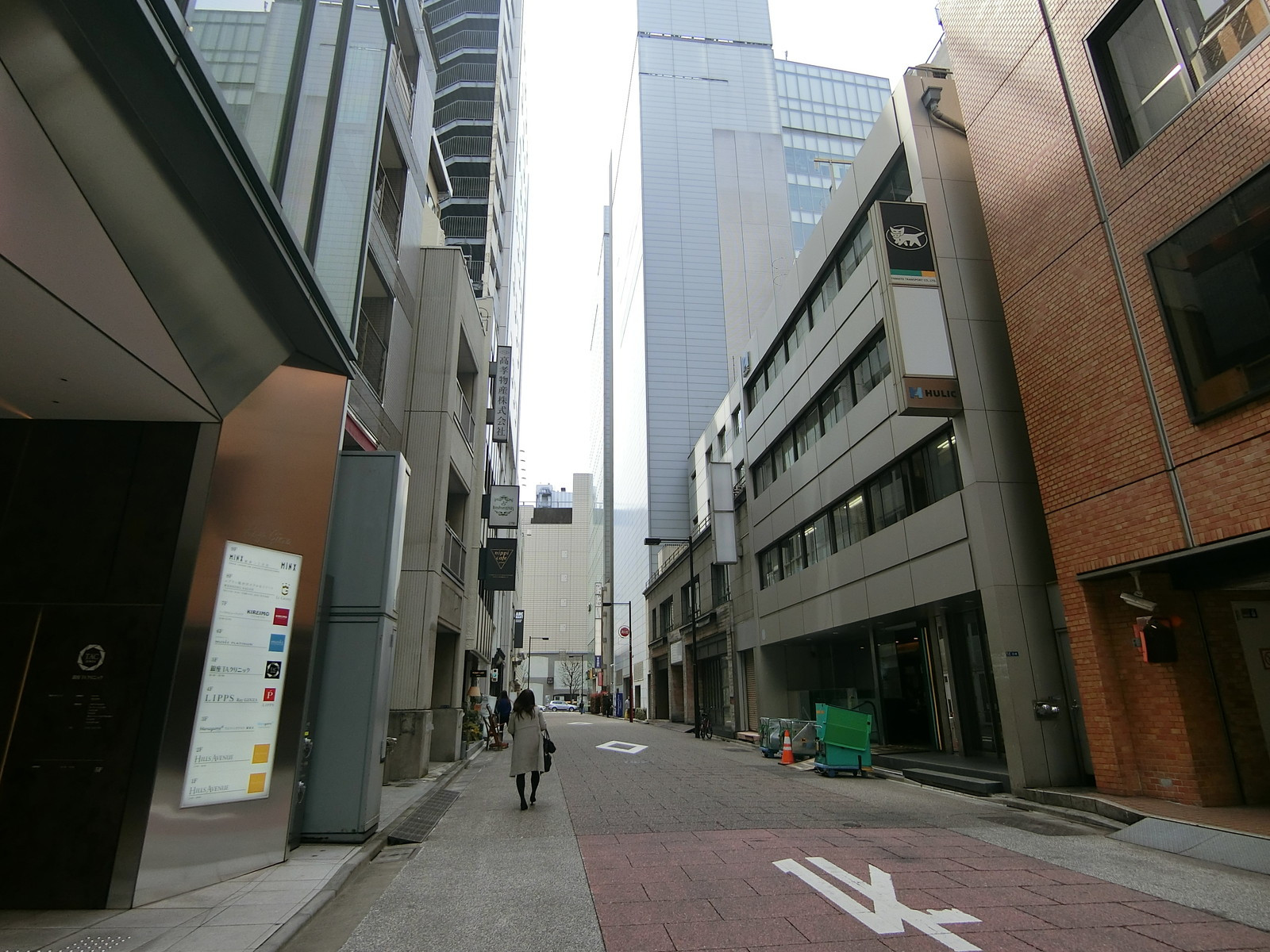 銀座高孝ビル前面の通り