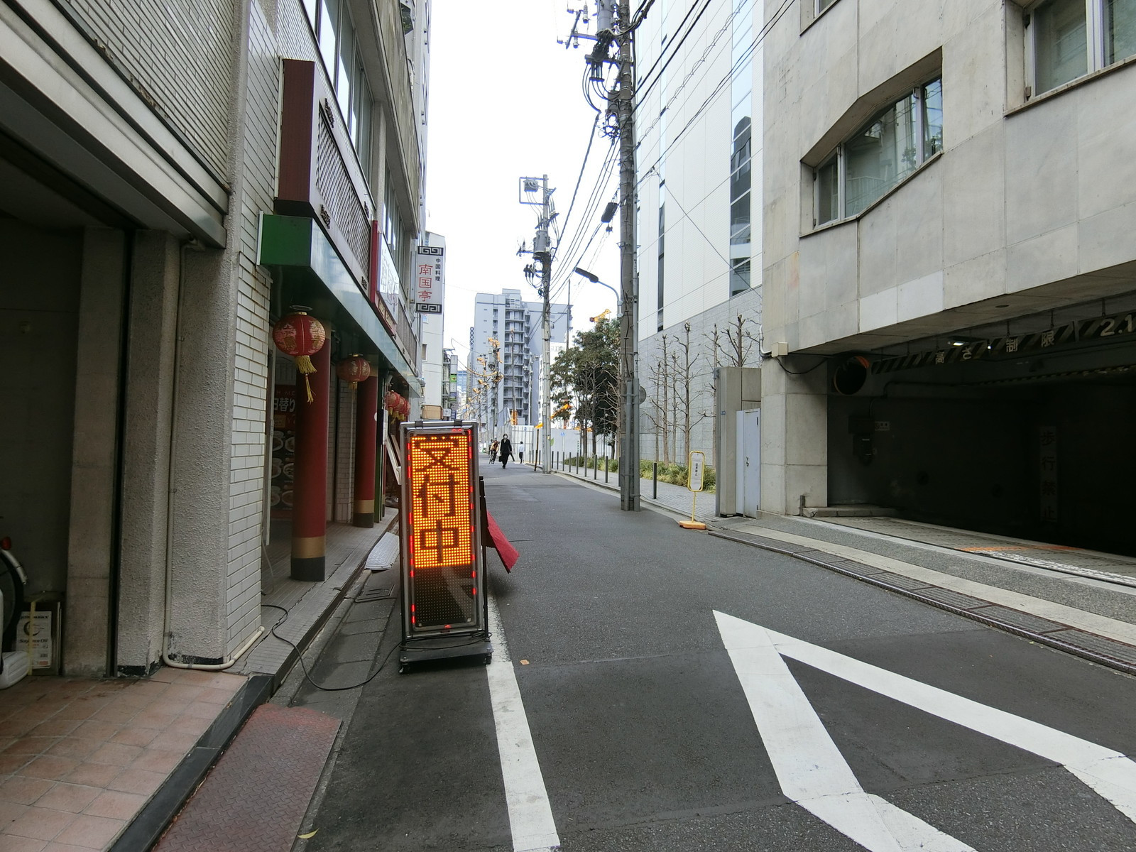 吉川ビル前面の通り
