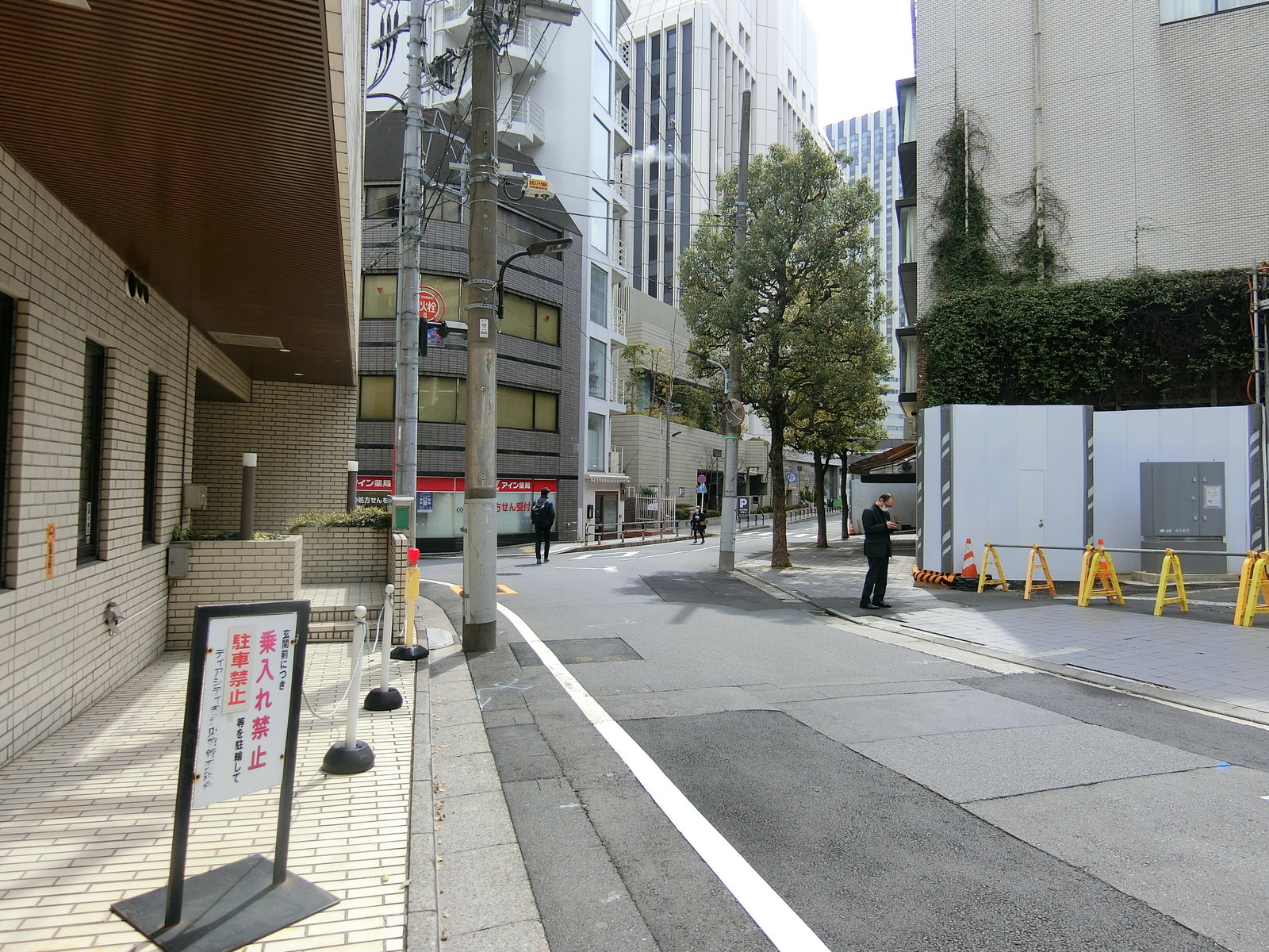 ディアシティ赤坂東館前面の通り