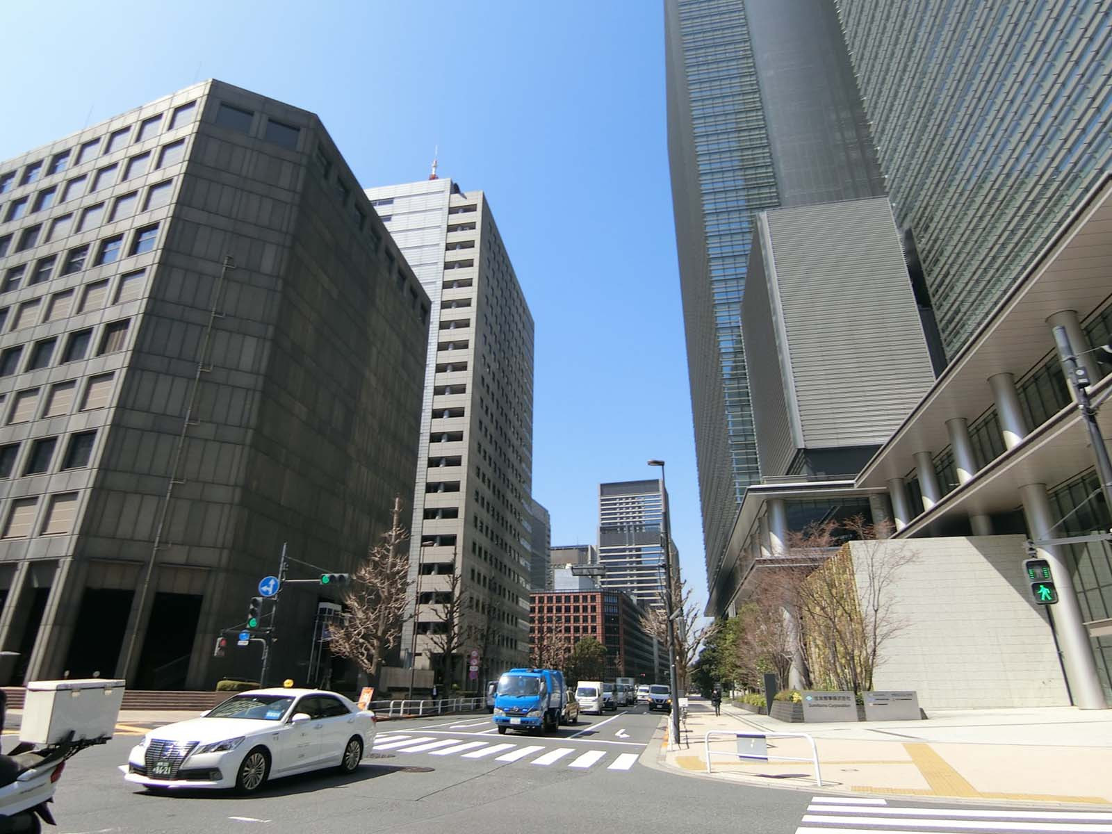 大手町プレイス イーストタワー前面の通り