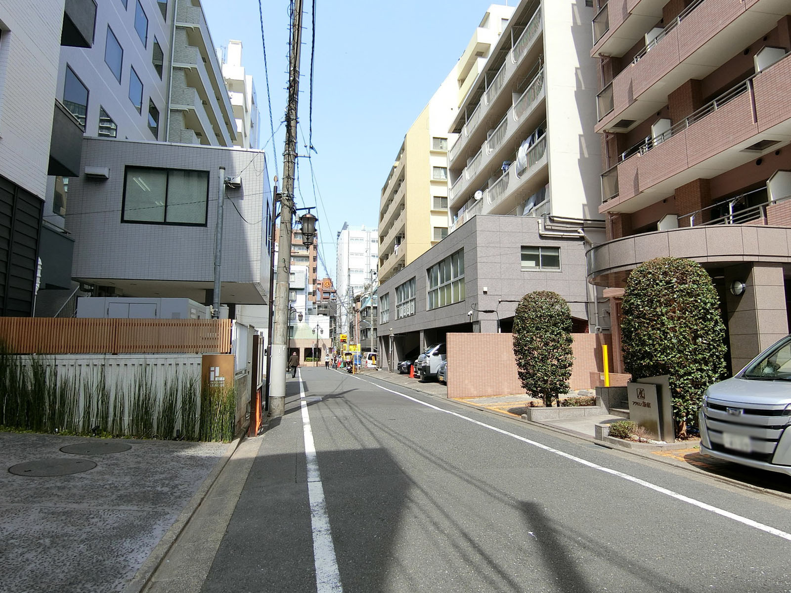 リーレ新宿前面の通り